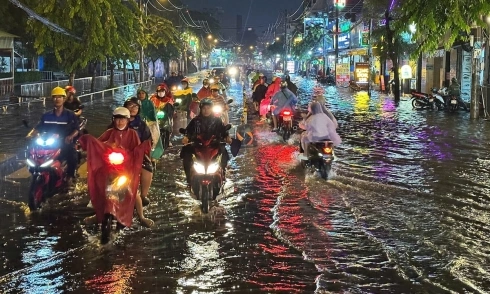 Tình trạng ngập úng trên Quốc lộ 2