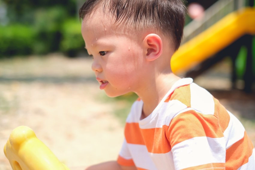 Dấu hiệu nhận biết trẻ bị mất nước